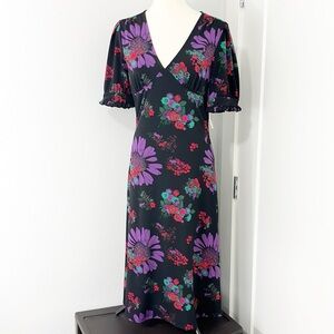 New Modcloth Medium Black, Purple Floral V-Neck Short Sleeve Midi Dress